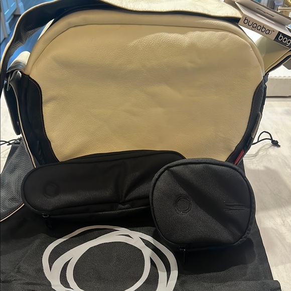 NWT. Bugaboo diaper crossbody bag with accessories. - Picture 2 of 9